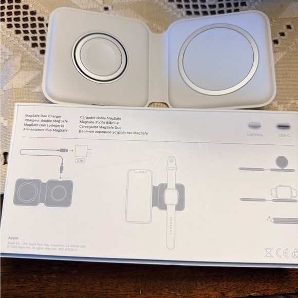 Apple MagSafe Duo Charger. Authentic Apple product. Like New condition. White - Picture 12 of 16